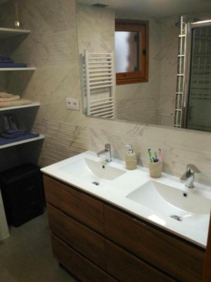 Vikerbiescas Apartment ภายนอก รูปภาพ